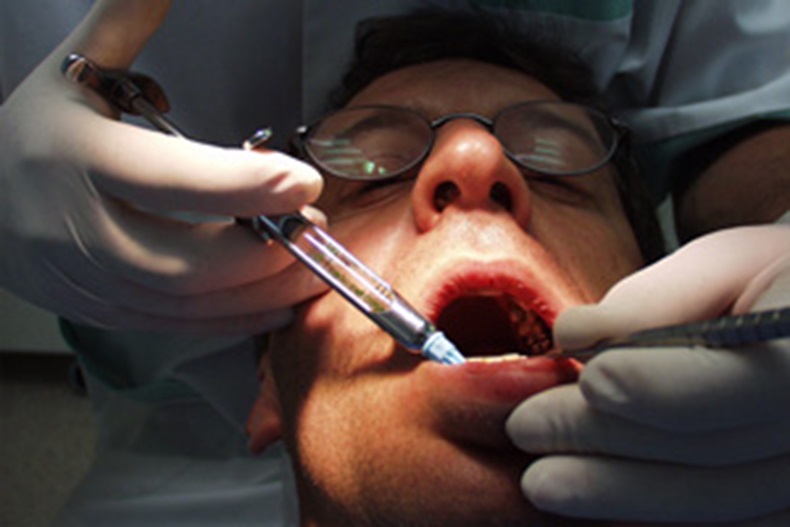 dentist-300x200%20copy.jpg