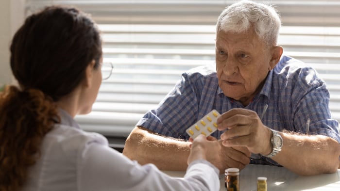 PharmacistMeds_shutterstock_1879850251_620x413.jpg