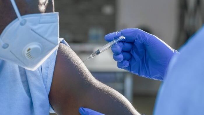 FluJab_shutterstock_1729788373_620x413%20%282%29.jpg
