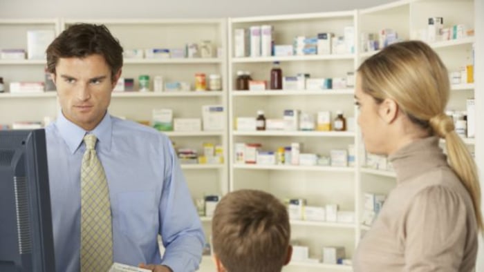 Pharmacist_patient_consultation.jpg