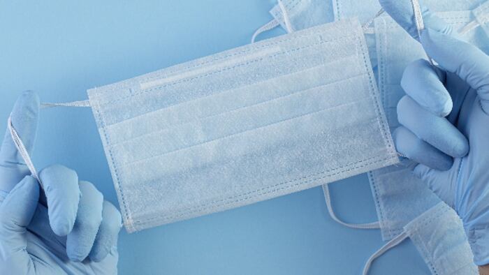 FaceMask_Gloves_shutterstock_1715510716_620x413.jpg