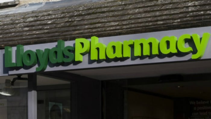 Lloydspharmacy_sign_620_1.jpg