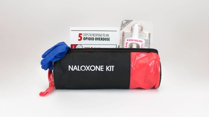 Naloxone kit