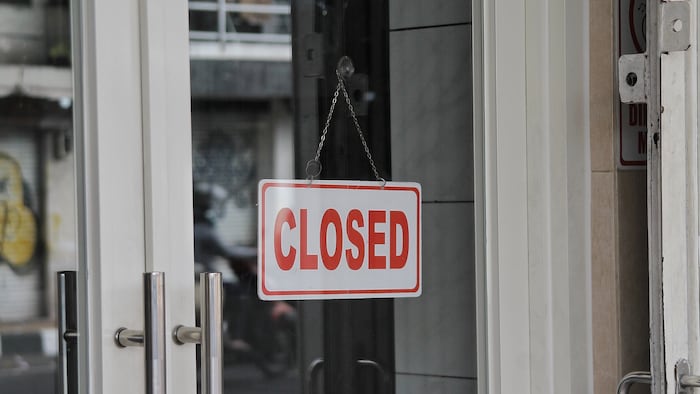 Closed sign, closures