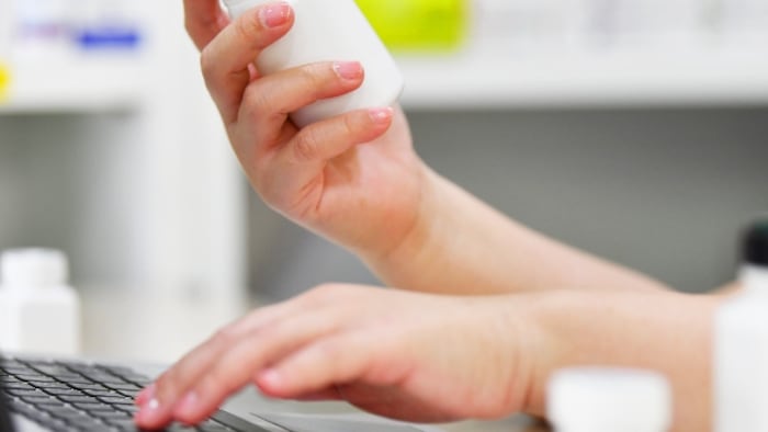 PharmacistConsult_shutterstock_1516630334_620x413.jpg