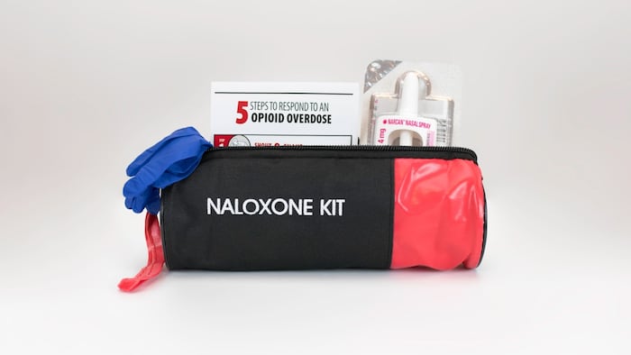 Naloxone kit