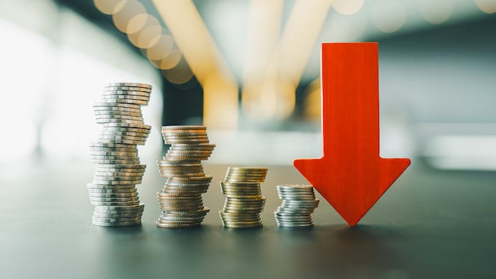 Money decrease arrow